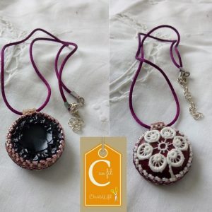 Pendentif noir et rose