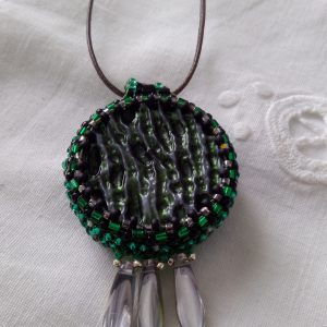 Pendentif vert et gris 3 gouttes