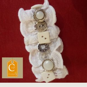 Manchette blanche boutons blancs et métal