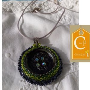 Pendentif bouton gris et vert  