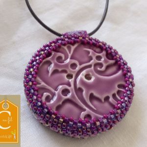 Pendentif bouton mauve céramique