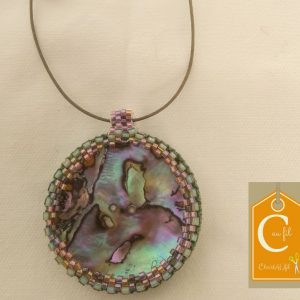Pendentif nacre irisé (vendu)