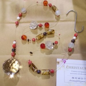 Suspension GM perles brunes, rouges, blanches