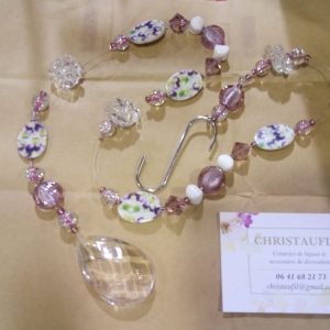 Suspension GM perles mauves, blanches