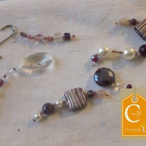 Suspension GM perles mauves, blanches