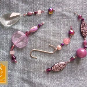 Suspension GM perles mauves et bois