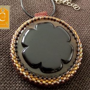 Pendentif bouton fleur noire