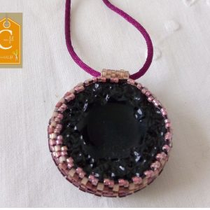 Pendentif bouton noir et rose
