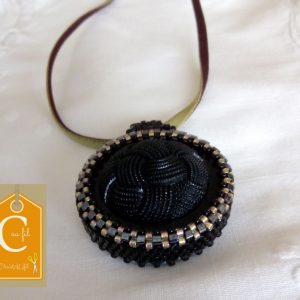 Pendentif bouton noir