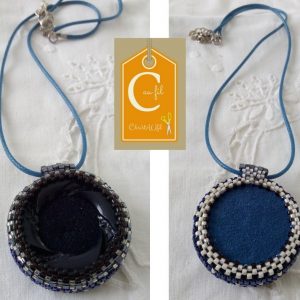 Pendentif bouton noir centre velours