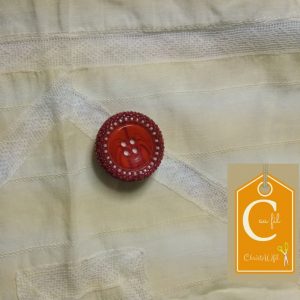 Broche aimantée bouton rouge 4 trous