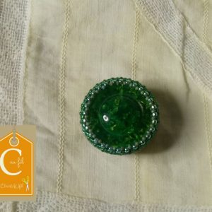 Broche aimantée bouton résine vert