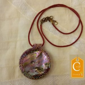 Pendentif bouton nacre rose et vert (vendu)