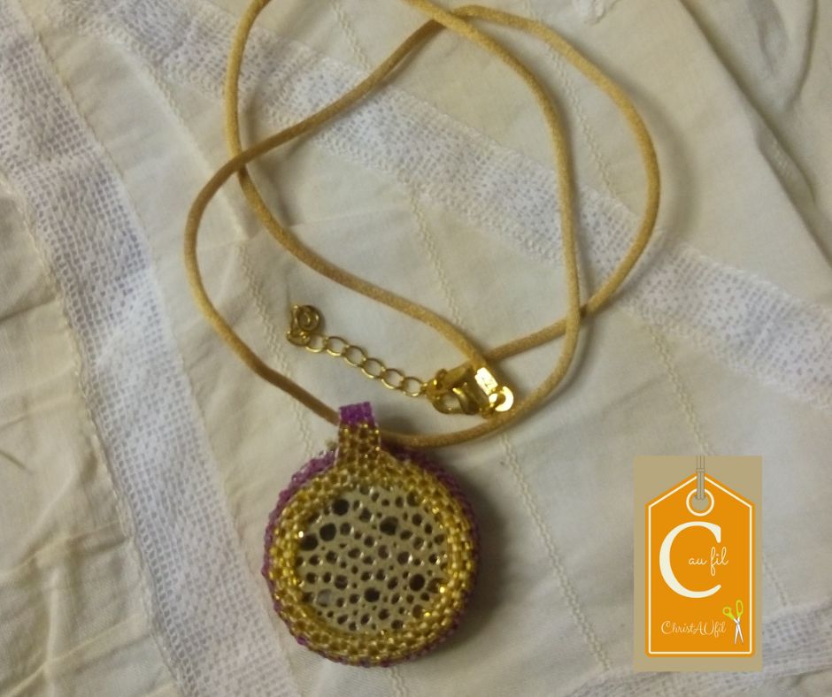 Pendentif bouton mauve et crème – Image 2