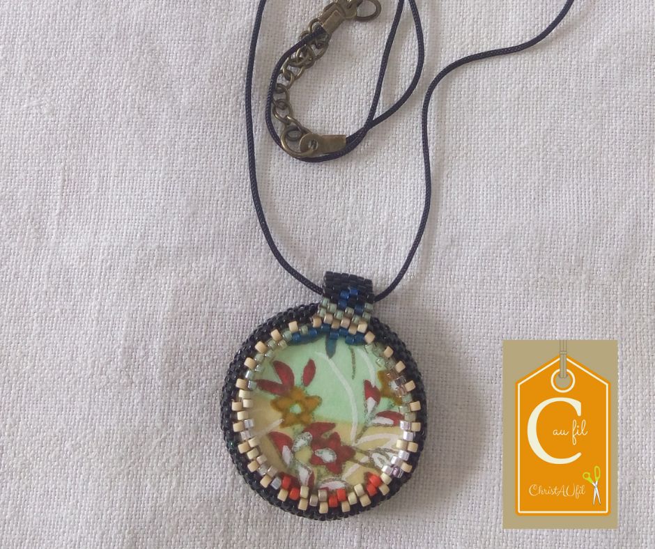 Pendentif bouton noir oiseau jaune – Image 2