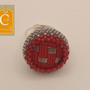 Bague rouge avec carrés argentés