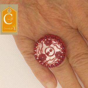 Bague bouton rouge à fleurs