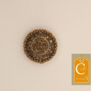 Broche aimantée bouton vert moucheté vieil or