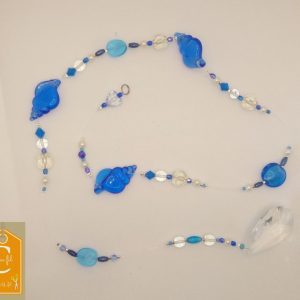 Suspension GM bleue et blanches avec coquillages