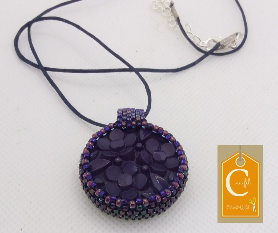 Pendentif bouton bleu à fleurs (vendu)