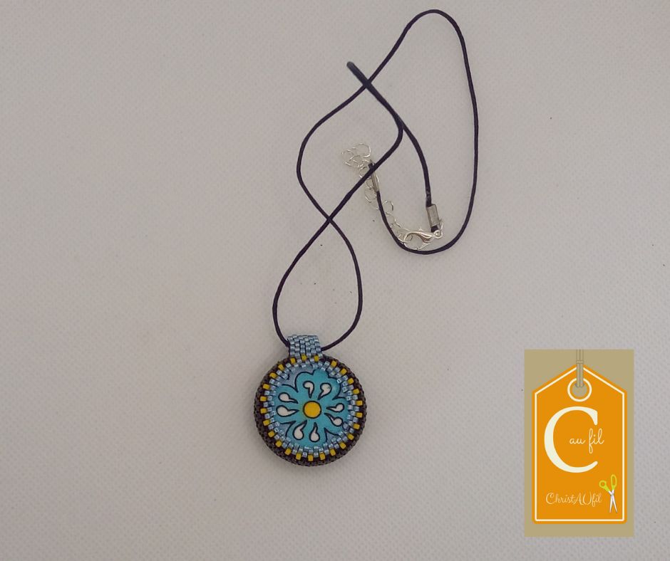 Pendentif bouton bleu à fleurs (vendu) – Image 3