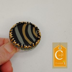 Broche aimantée bouton vagues sur fond noir (vendue)