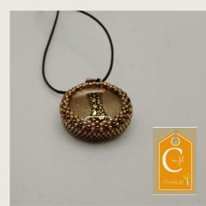 Pendentif bouton beige avec inclusion (vendu)