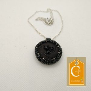 Pendentif bouton noir
