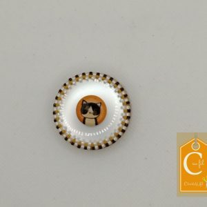 Broche aimantée bouton blanc avec chat (vendue)