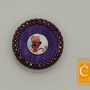 Broche aimantée bouton mauve avec petit hibou