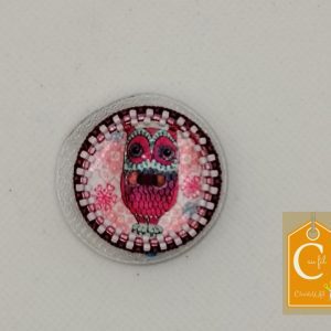 Broche aimantée bouton nacré avec petit hibou rose
