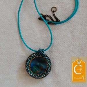Pendentif bouton irisé bleu (vendu)