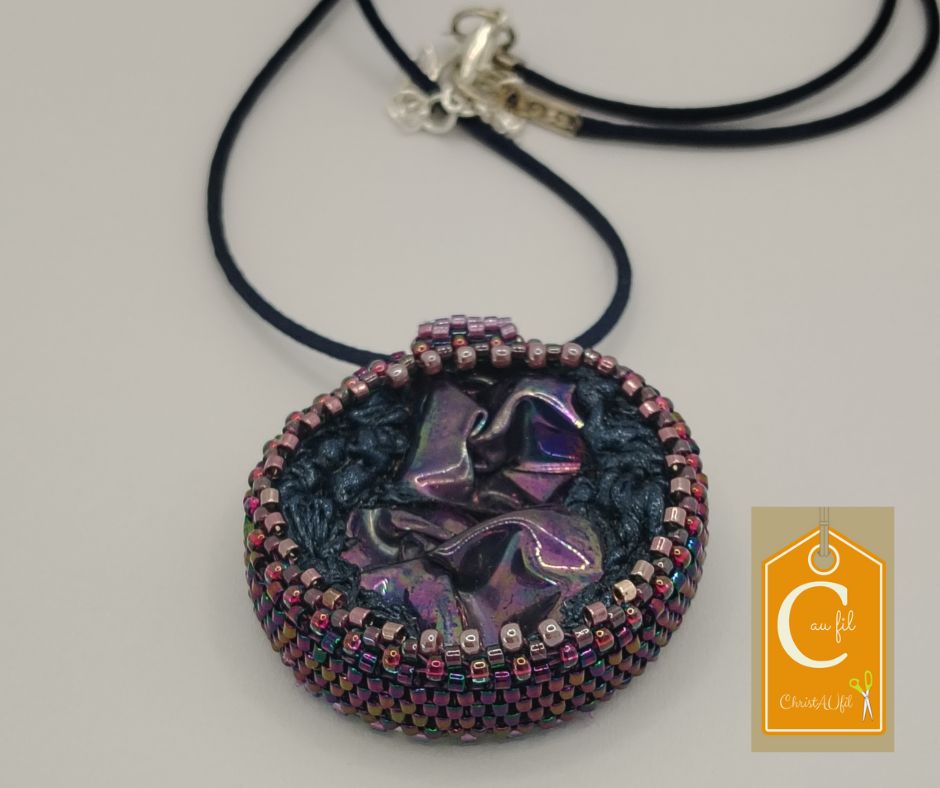 Pendentif bouton mauve effet froissé (vendu) – Image 2