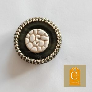 Broche aimantée verte centre blanc céramique