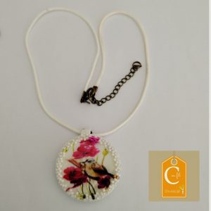 Pendentif bouton nacre oiseau et fleur