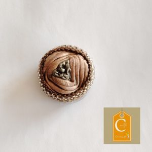 Broche aimantée bouton marron glacé