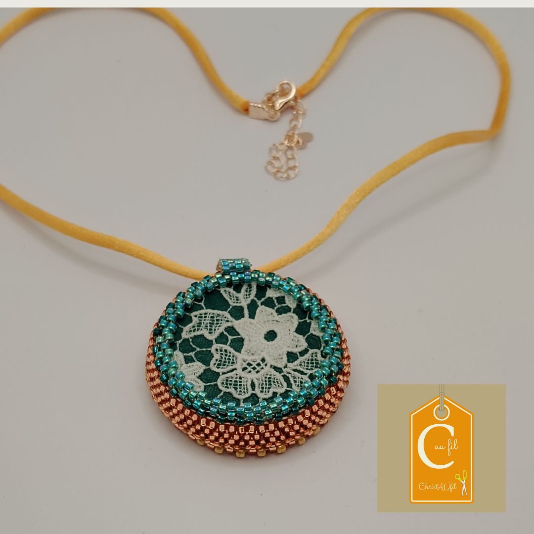 Pendentif bouton nacre blanche serti rose corail – Image 2