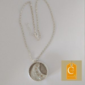 Pendentif bouton blanc et argenté (vendu)