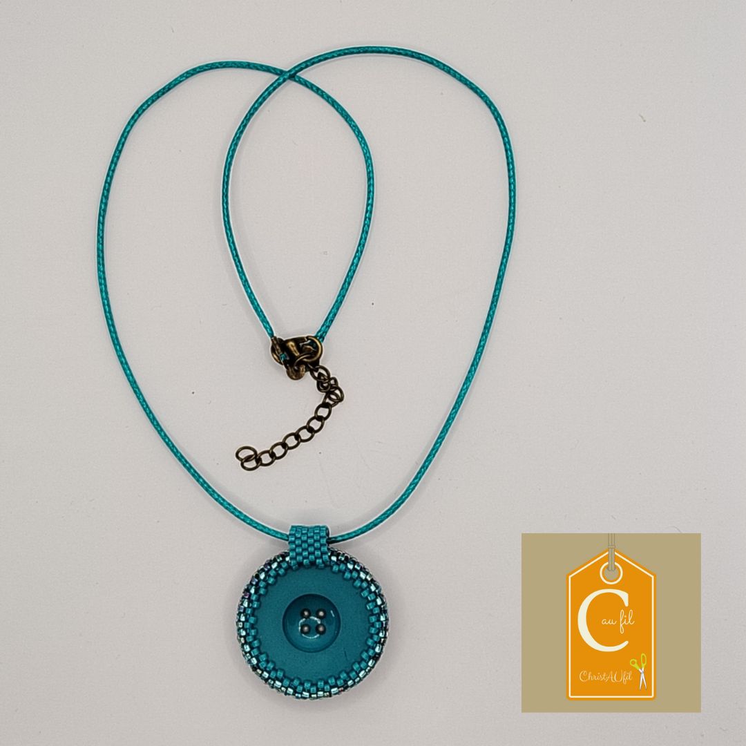 Pendentif bouton bleu 4 trous