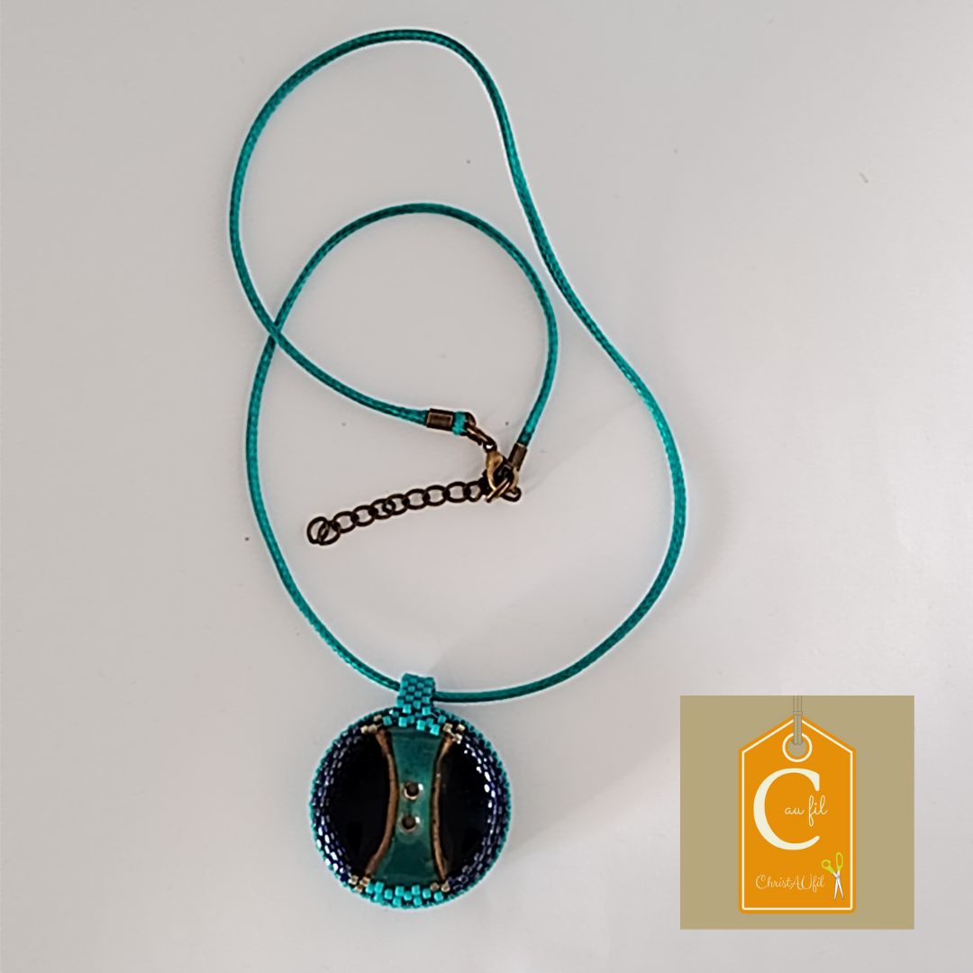 Pendentif bouton bleu et bleu