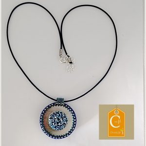 Pendentif bouton nacre et pourtour bleu (vendu)