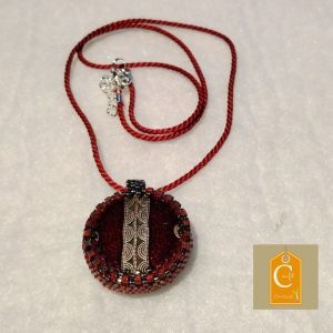 Pendentif bouton rouge bordeaux et argent