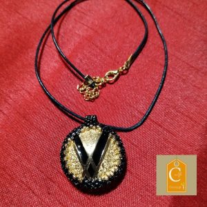Pendentif bouton noir et doré