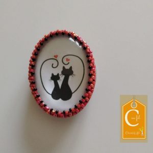 Broche aimantée 2 chats amoureux dans un coeur