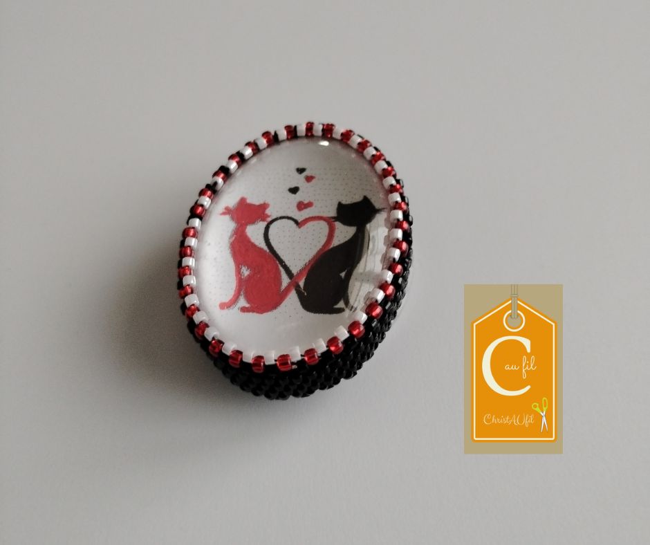 Broche aimantée 2 chats amoureux un rouge un noir – Image 2