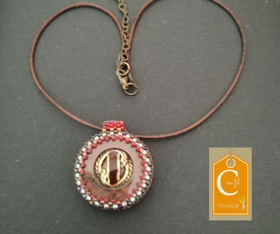 Pendentif bouton bordeaux avec insertion dorée – Image 2