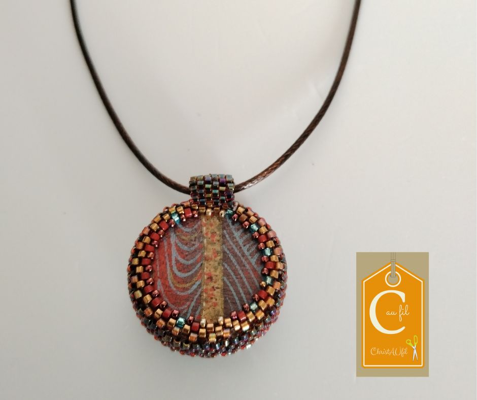 Pendentif bouton bordeaux avec insertion dorée – Image 3