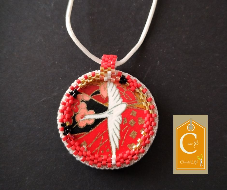 Pendentif nacre motif japonais