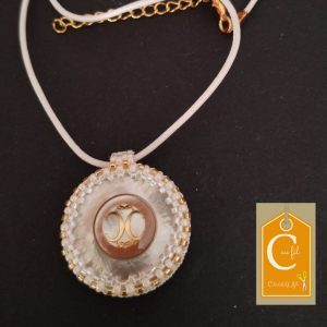 Pendentif bouton couture blanc double "C"