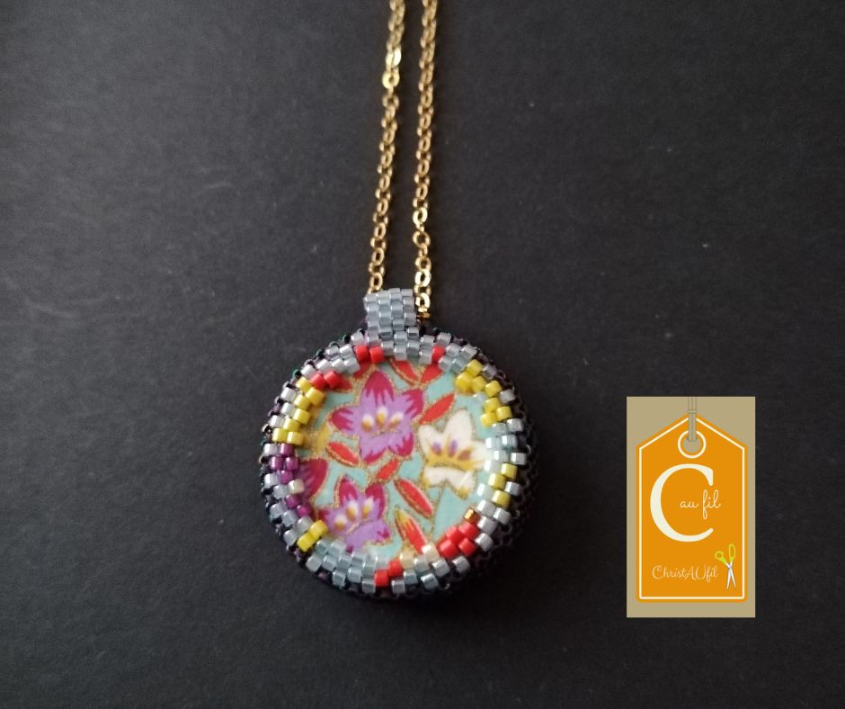 Pendentif bouton couture avec arrière en papier japonais